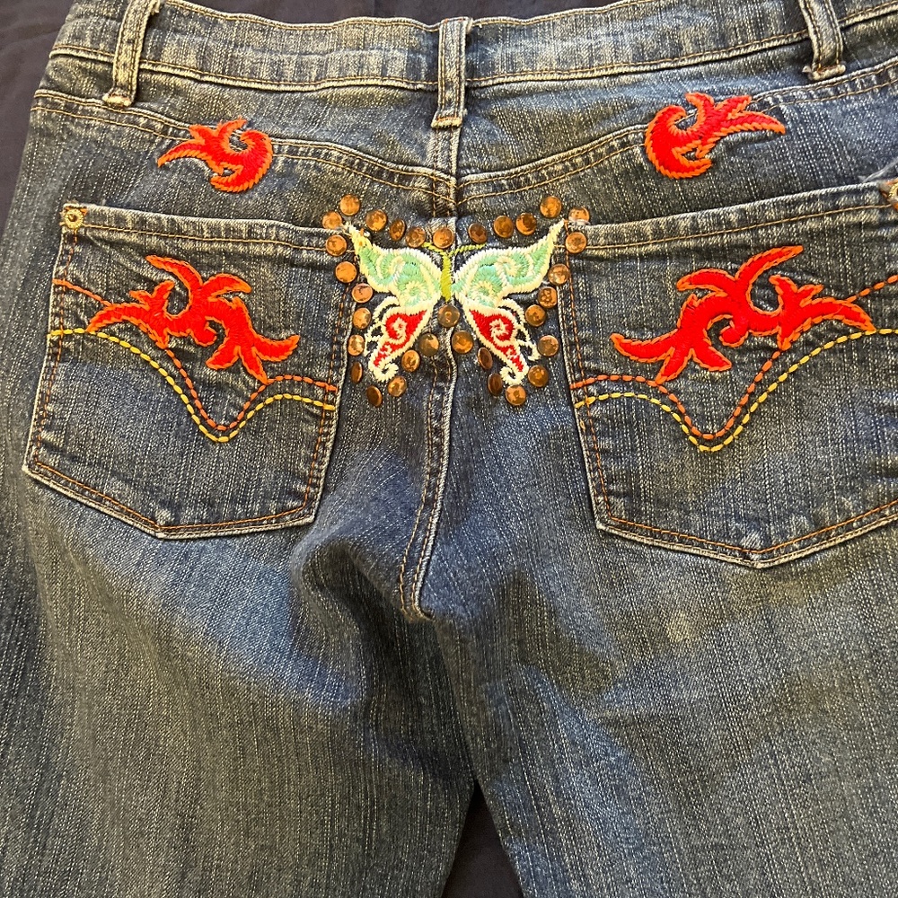 Beautiful jeans! A must see!!